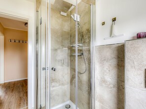 Apartment | Badezimmer | Dusche