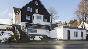 Exterior - Lively Holiday Home in Winterberg near Bobsleigh Track (Winterberg)