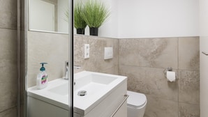 Bathroom - Lively Holiday Home in Winterberg near Bobsleigh Track (Winterberg)