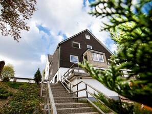 Exterior - Alluring Holiday Home in Winterberg near Ski Area (Winterberg)