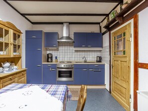Private kitchen - Lovely Apartment in Hallenberg near Cross Country Skiing (Hallenberg)