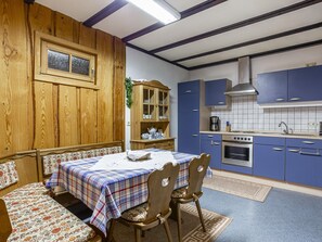 Apartment | Eigene Küche | Wasserkocher mit Kaffee-/Teezubehör, Kühlschrank, Mikrowelle, Ofen