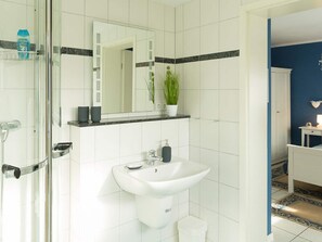 Apartment | Bathroom | Shower, hair dryer, towels - Beautiful Apartment in Bad Bellingen Near Rhine River (Bad Bellingen)