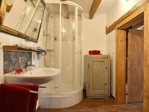 House | Bathroom - Cozy Apartment in Altreichenau near Forest (Neureichenau)