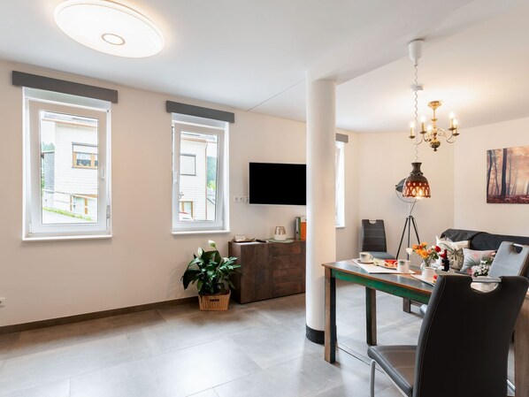 Apartment | Dining