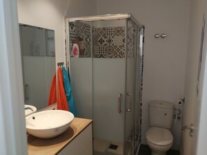 Apartment | Bathroom | Shower - Inviting Apartment in Almeria With Balcony (Almeria)