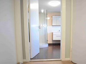 Shower - Captivating Holiday Home in Grömitz With Garden (Groemitz)
