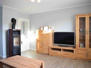 Fireplace, DVD player - Captivating Holiday Home in Grömitz With Garden (Groemitz)