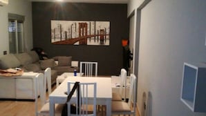 Living room - Homely Apartment in Cordoba With Terrace (Córdoba)