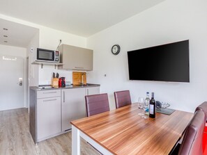 Apartment | Eigene Küche | Wasserkocher mit Kaffee-/Teezubehör, Kühlschrank, Mikrowelle, Toaster