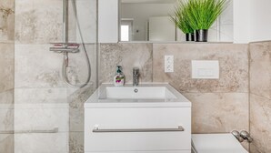 Apartment | Bathroom - Simplistic Holiday Home in Winterberg near Bobsled Track (Winterberg)