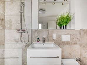Apartment | Badezimmer | Dusche