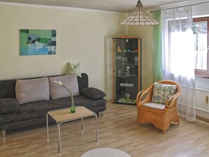 Apartment | Living room - Tranquil Apartment in Elzach With Private Garden (Elzach)
