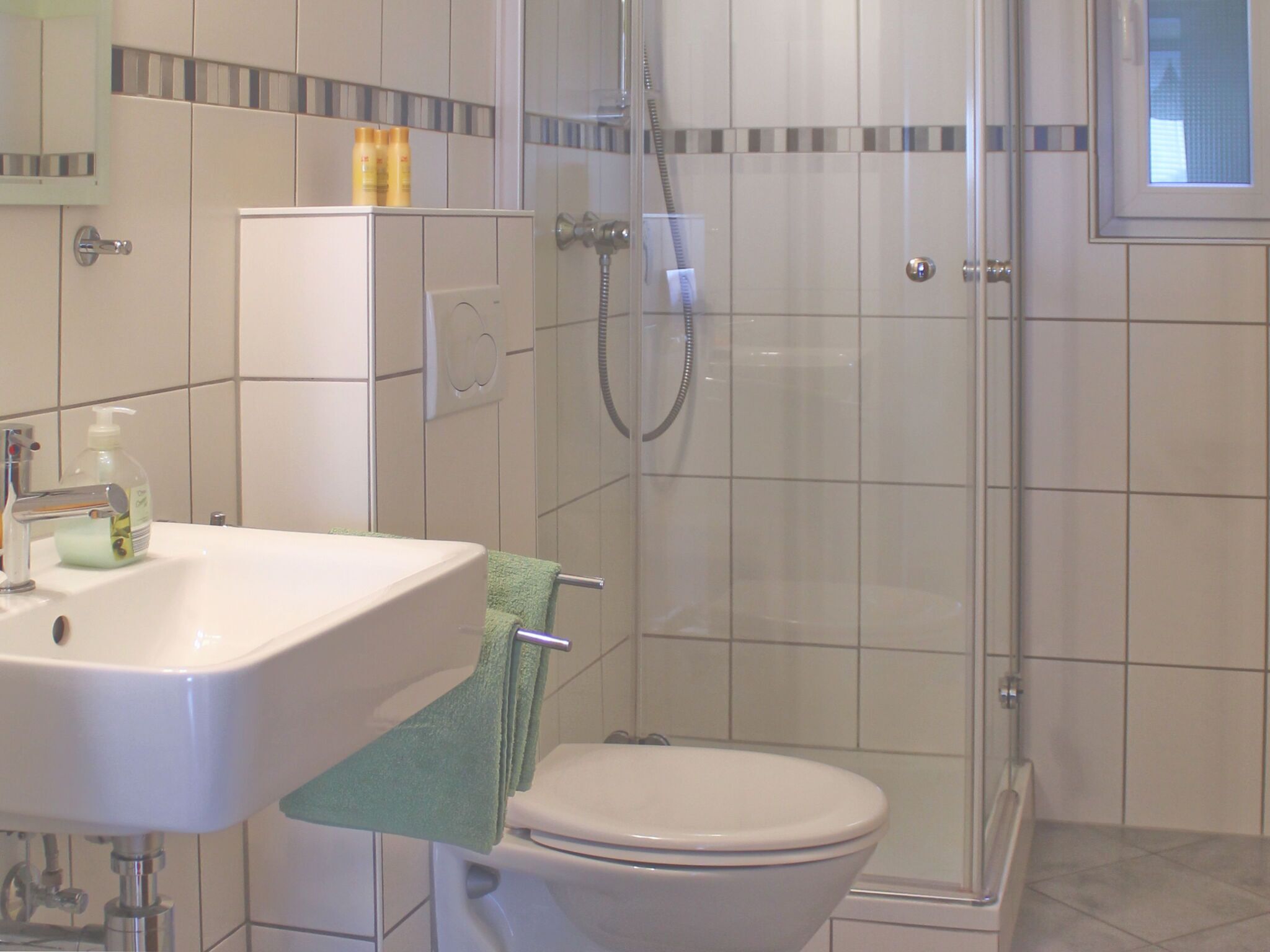 Apartment | Bathroom | Shower, towels