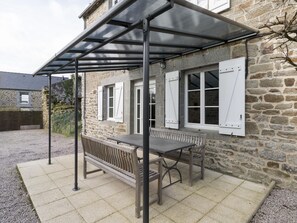 House | Balcony - Alluring Holiday Home in Pleudihen-sur-rance With Garden (Pleudihen-sur-Rance)