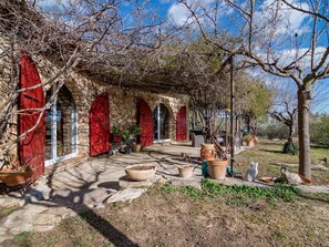 Exterior - Secluded Holiday Home in Saint-antonin-du-var With Whirlpool (Saint-Antonin-du-Var)