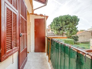 Balcony - Simplistic Holiday Home in Nice With Balcony (Nice)