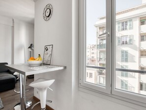 House | Private kitchen | Fridge, microwave, oven, dishwasher - Beautiful Holiday Home in Nice Near Port of Nice (Nice)