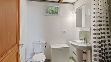 House | Bathroom | Shower, towels