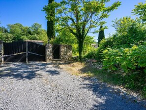 Reception - Pleasant Holiday Home in St. Maurice D'ibie With Garden (Saint-Maurice-d'Ibie)