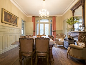 Dining - Lovely Holiday Home in La Neuville-lès-wasigny Near Woinic (La Neuville-lès-Wasigny)