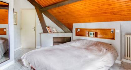Enticing Holiday Home in Saint-martin-de-valamas With Pool