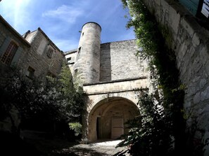 Exterior - Serene Holiday Home in Tarascon With Patio (Tarascon)