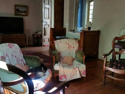 Serene Holiday Home in Tarascon With Patio