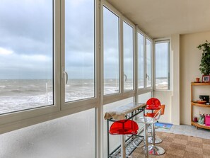 2 bedrooms, bed sheets - Beachfront Apartment in Grancamp-maisy With Terrace (Grandcamp-Maisy)