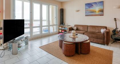 Beachfront Apartment in Grancamp-maisy With Terrace