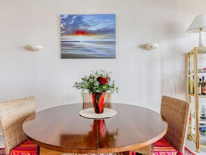 Dining - Beachfront Apartment in Grancamp-maisy With Terrace (Grandcamp-Maisy)