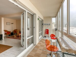 Apartment | Balcony - Beachfront Apartment in Grancamp-maisy With Terrace (Grandcamp-Maisy)