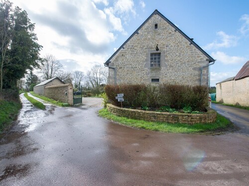 Cosy Holiday Home in Mandeville en Bassin With Garden
