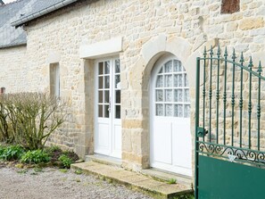 Reception - Cosy Holiday Home in Mandeville en Bassin With Garden (Mandeville-en-Bessin)