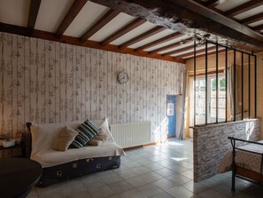 Living room - Cosy Holiday Home in Mandeville en Bassin With Garden (Mandeville-en-Bessin)
