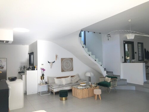 Pleasant Holiday Home in Les Angles With Jacuzzi