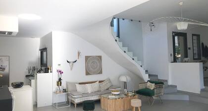 Pleasant Holiday Home in Les Angles With Jacuzzi