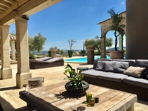Outdoor pool - Lavish Holiday Home in Castillon-du-gard With Jacuzzi (Castillon-du-Gard)