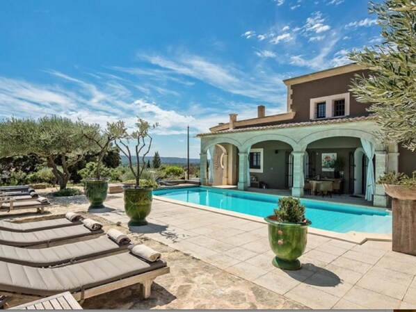 House | Pool | Outdoor pool - Lavish Holiday Home in Castillon-du-gard With Jacuzzi (Castillon-du-Gard)