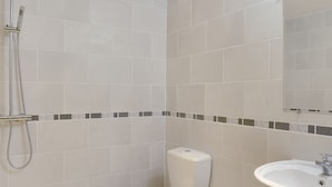 Shower, towels