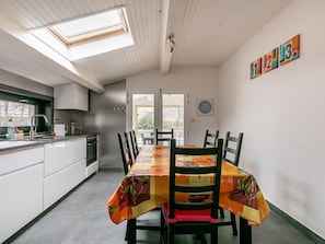 Rumah | Dapur pribadi | Lemari es, microwave, oven, dan mesin pencuci piring