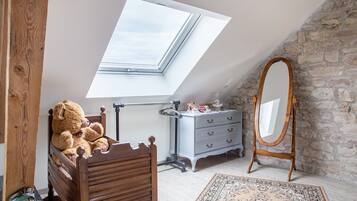 House | 3 bedrooms, individually furnished