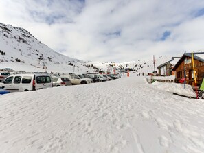 Exterior - Mountain-view Holiday Home in Porte-puymorens With Skiing Nearby (Porte-Puymorens)