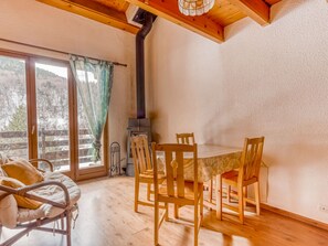Dining - Mountain-view Holiday Home in Porte-puymorens With Skiing Nearby (Porte-Puymorens)