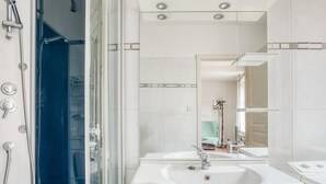House | Bathroom - Sober Holiday Home in Selestat Near Humanist Library (Selestat)