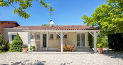 Holiday Home in Barry-d'islemade With Pool