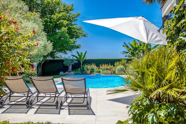 House | Pool | Outdoor pool - Holiday Home in Barry-d'islemade With Pool (Barry-d'Islemade)