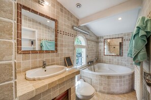 Villa | Bathroom - Villa in La Mole With Private Pool (La Mole)