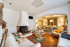 Villa | Living room - Villa in La Mole With Private Pool (La Mole)