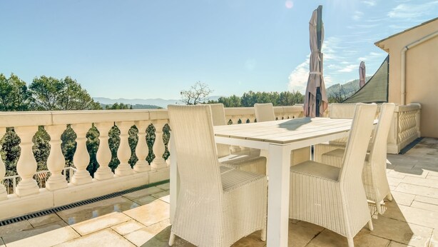 Villa | Balcón